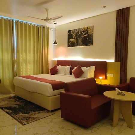Hotel Meridian Blue Warangal Exterior foto